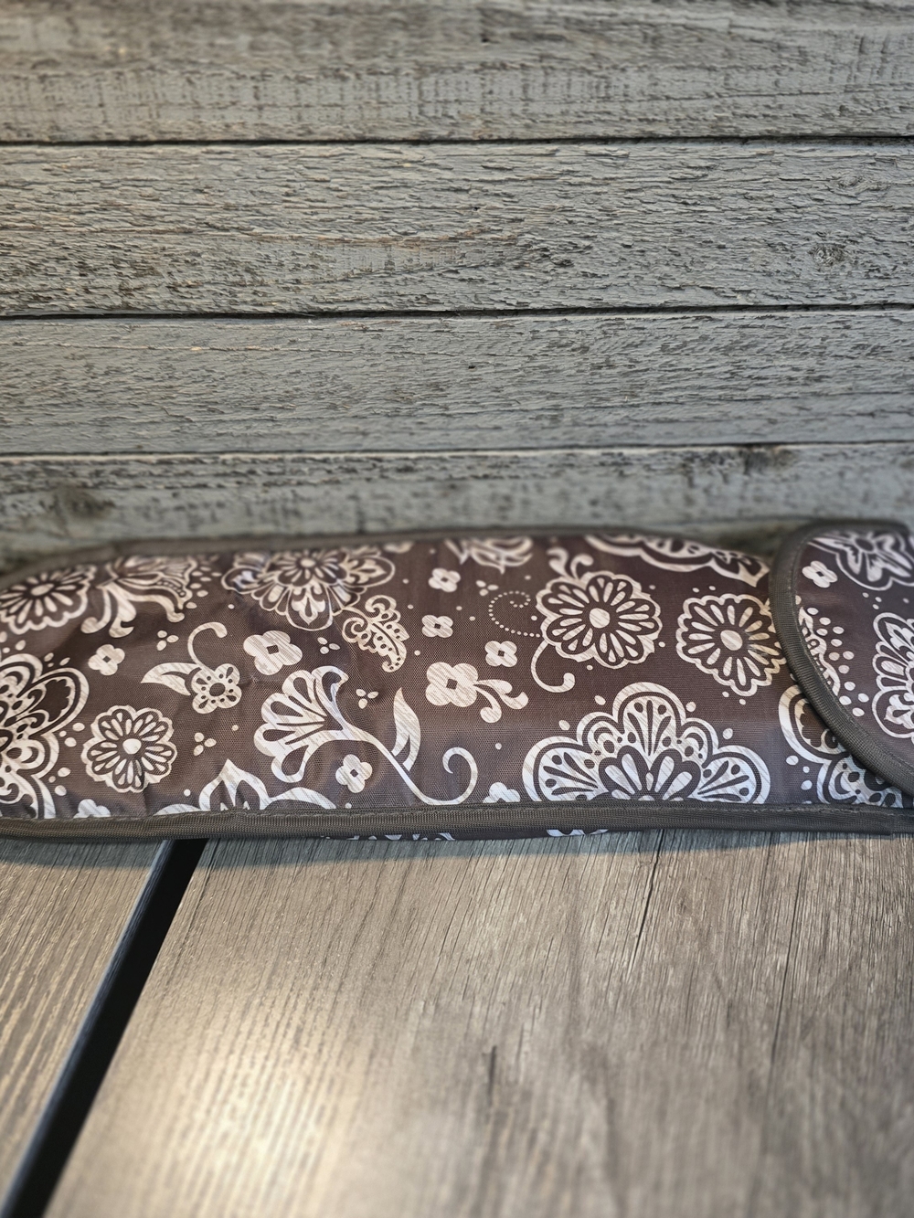 Thirty One Floral Quilted Brown and White Flat Iron Case